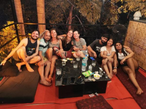 Jomo Hostel And Bar